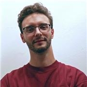 Studente laureando in giurisprudenza impartisce lezioni in diritto privato, pubblico e penale